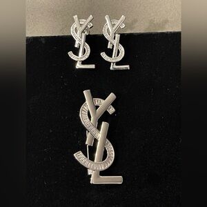 Fashion Jewelry Stamped Silver Logo Earrings and Brooch Set,
